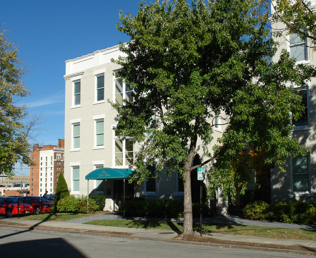 One Elm Place in Roanoke, VA - Building Photo - Building Photo