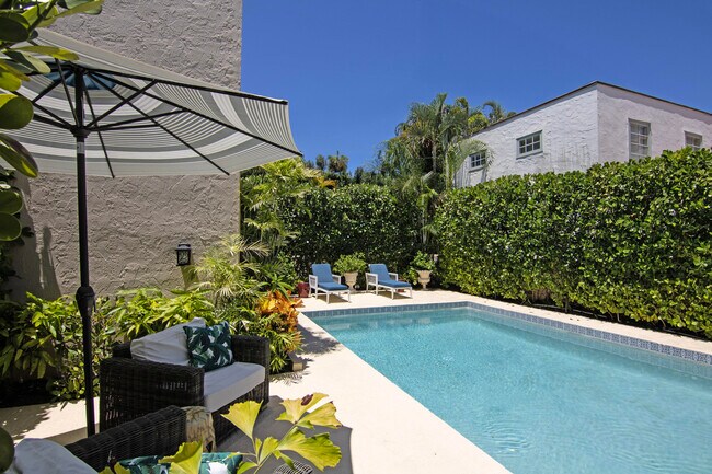 211 Seaspray Ave in Palm Beach, FL - Building Photo - Building Photo