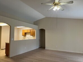 12105 Flat Iron Ct in Bakersfield, CA - Building Photo - Building Photo