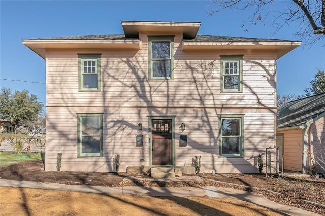 722 W Oak St in Denton, TX - Building Photo