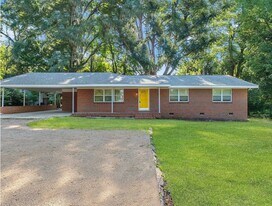 123 Columbia Dr in Tallahassee, FL - Building Photo