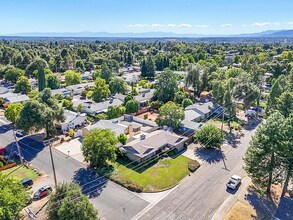 1201 Echo Rd in Redding, CA - Building Photo - Building Photo
