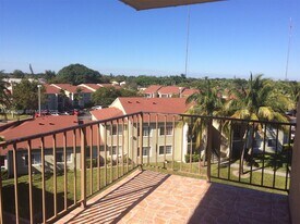 5100 SW 41st St in Hollywood, FL - Building Photo