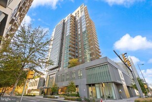 7887 Jones Branch Dr in McLean, VA - Building Photo