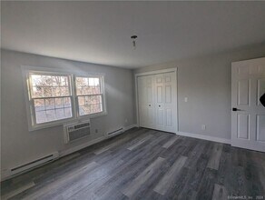 10 Old Farms Ln in New Milford, CT - Building Photo - Building Photo
