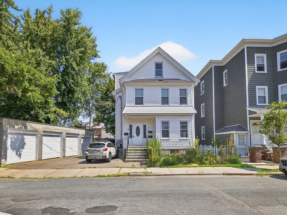 27 Joseph St in Somerville, MA - Building Photo