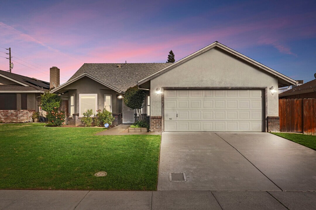 18884 Rio Verde St in Woodbridge, CA - Building Photo