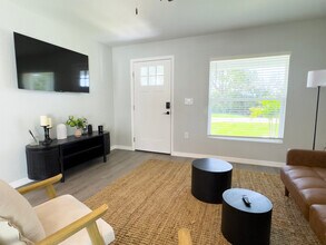 6819 San Bruno Dr in Sebring, FL - Building Photo - Building Photo
