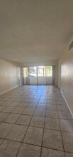 1505 Crescent Cir, Unit 9 in Lake Park, FL - Building Photo - Building Photo