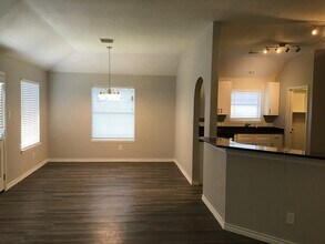 5010 Chase Mountain Dr in Bacliff, TX - Building Photo - Building Photo