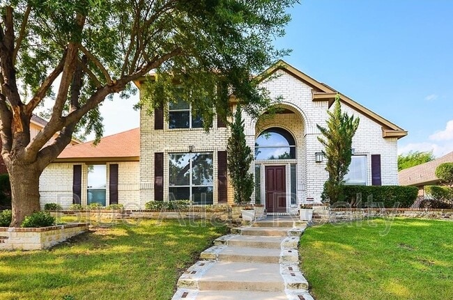 property at 2420 Elm Leaf Ln