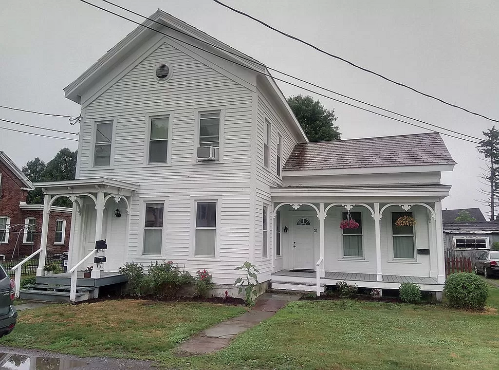 21 Hoosick St, Unit 2R in Hoosick Falls, NY - Building Photo