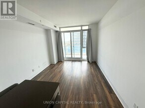 9471-9471 Yonge St in Richmond Hill, ON - Building Photo - Building Photo