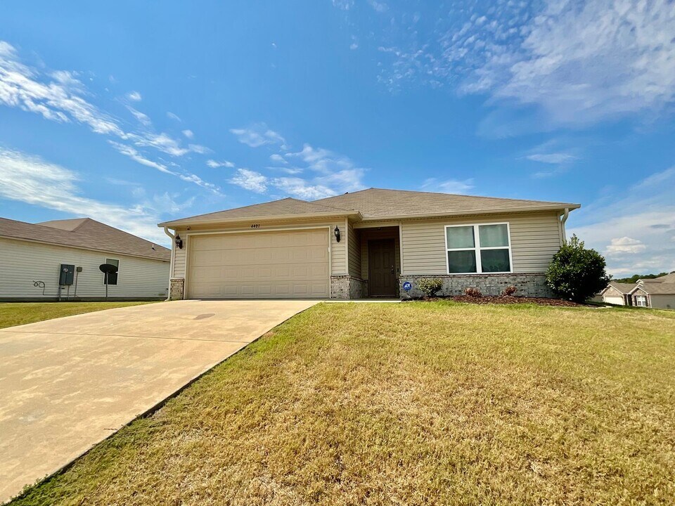 4401 Olympic Dr in Benton, AR - Building Photo