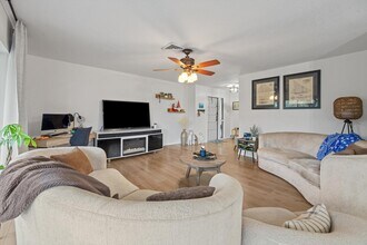 404 Pine Tree Ct in Atlantis, FL - Building Photo - Building Photo