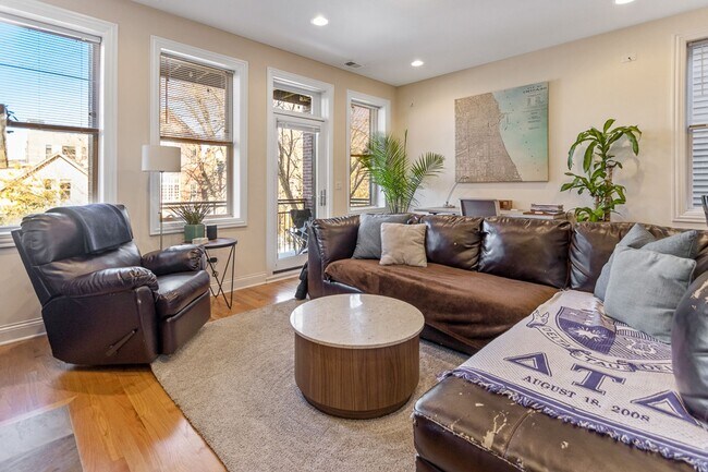 property at 1039 W Newport Ave