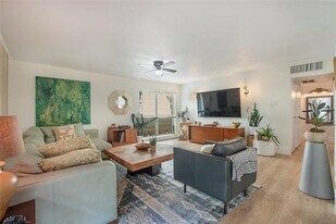 5927 E University Blvd in Dallas, TX - Building Photo
