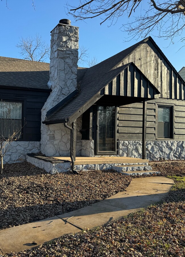 property at 1468 N Perry Ave