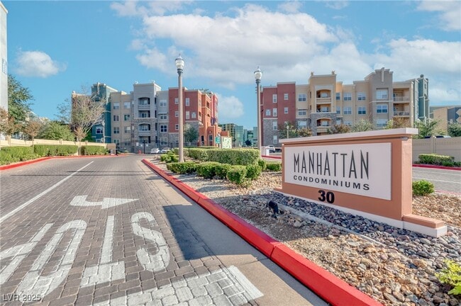 38 E Serene Ave in Las Vegas, NV - Building Photo - Building Photo