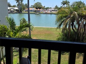 511 Plaza Seville Ct in Treasure Island, FL - Building Photo