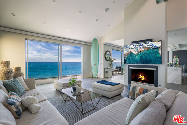 19640 Pacific Coast Hwy in Malibu, CA - Building Photo - Building Photo