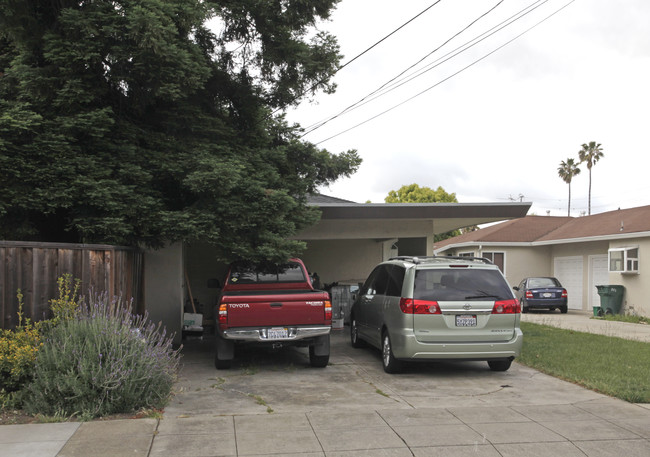 1815-1817 Oak Ave in Redwood City, CA - Foto de edificio - Building Photo