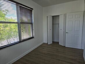 1000 SW 12th Ct, Unit 3 in Miami, FL - Building Photo - Building Photo