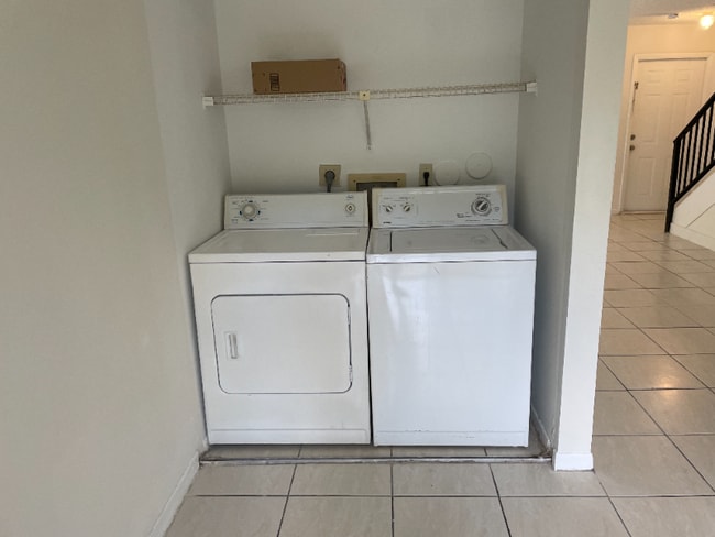 11693 NW 45th St in Coral Springs, FL - Foto de edificio - Building Photo