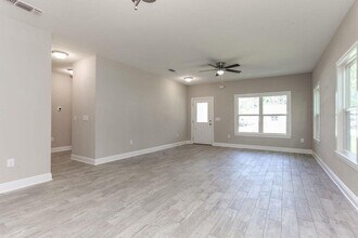 9946 Mariposa St in Navarre, FL - Building Photo - Building Photo