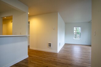 236 SW Meade St in Portland, OR - Foto de edificio - Building Photo