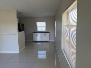 35 NE 13th St in Fort Lauderdale, FL - Building Photo - Building Photo