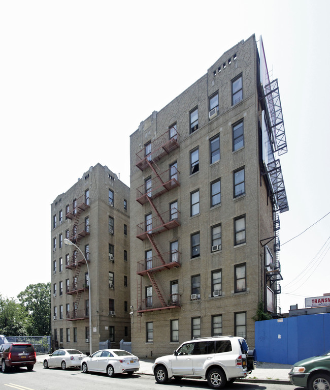 414 E 204th St in Bronx, NY - Building Photo - Building Photo