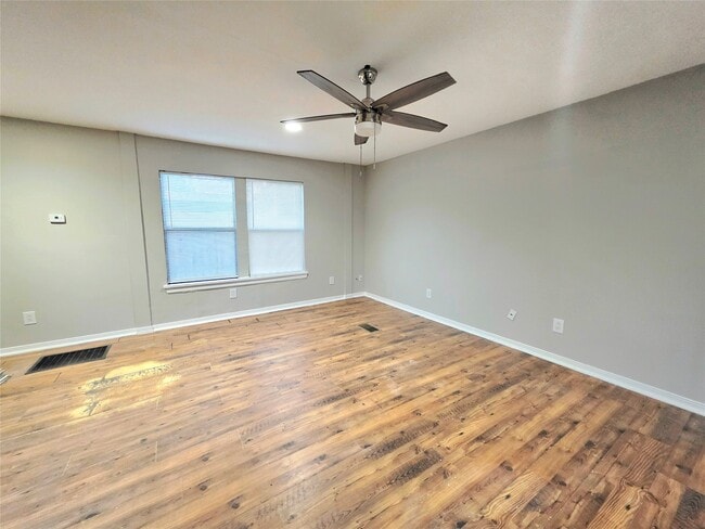 208 Cemetery Rd in Willis, TX - Building Photo - Building Photo