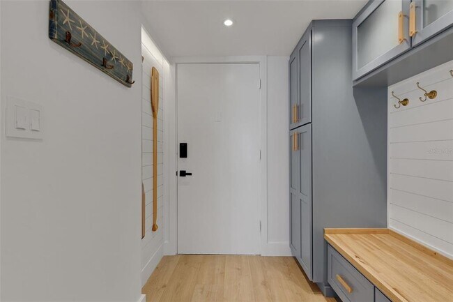 4360 Chatham Dr in Longboat Key, FL - Building Photo - Building Photo