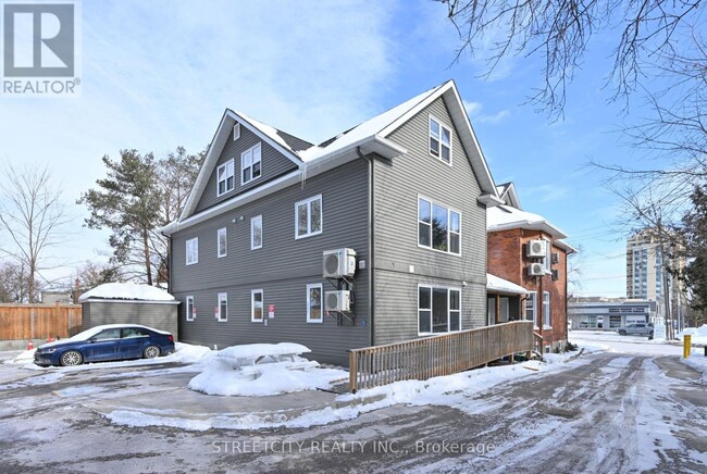 170-170 Bradford St in Barrie, ON - Building Photo - Building Photo