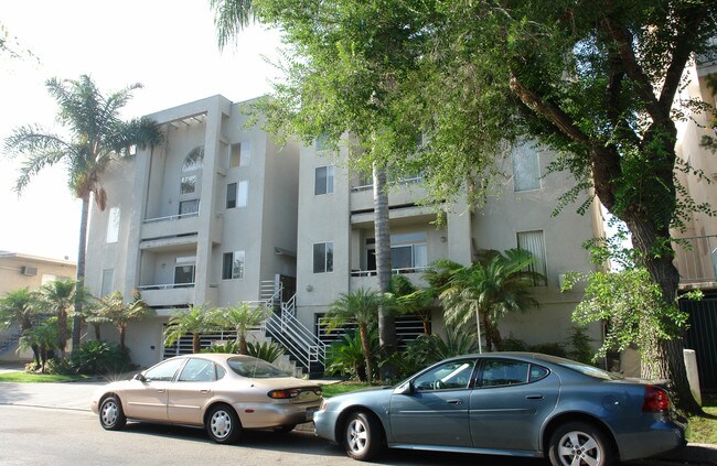 13028 Valleyheart Dr in Studio City, CA - Foto de edificio - Building Photo