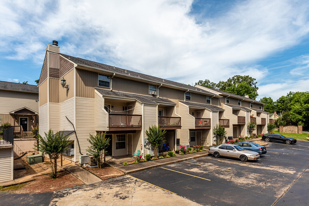 Forrest Brook Apartments in Fort Smith, AR - Building Photo