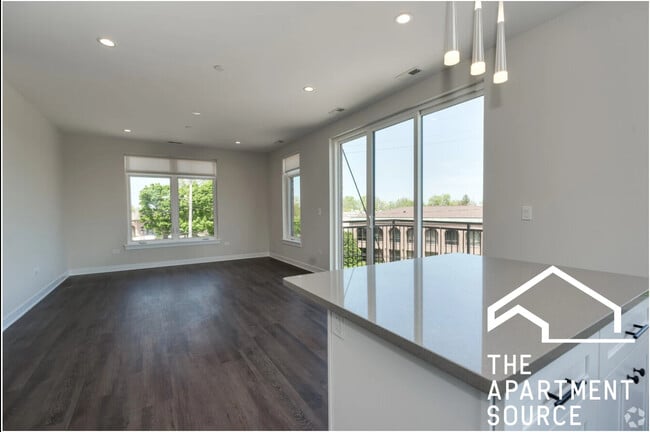 542 Green Bay Rd, Unit 209 in Highwood, IL - Foto de edificio - Building Photo