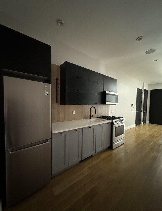 174 New York Ave in Jersey City, NJ - Building Photo