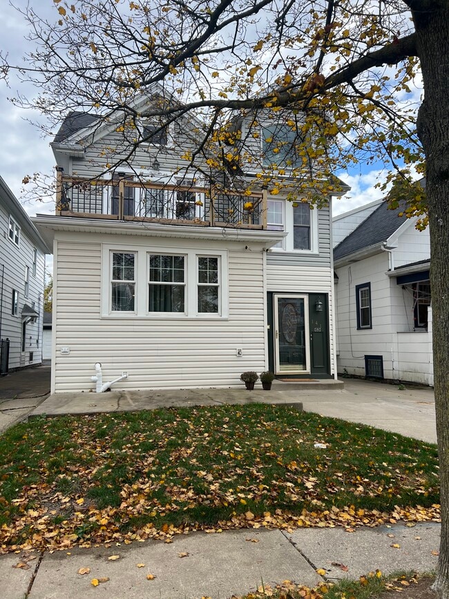 141 Nassau Ave, Unit Nassau Upper
