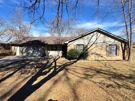 405 Cypress Cir in Tyler, TX - Building Photo