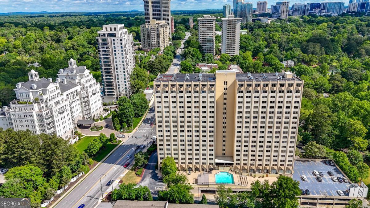 2479 Peachtree Rd NE in Atlanta, GA - Building Photo