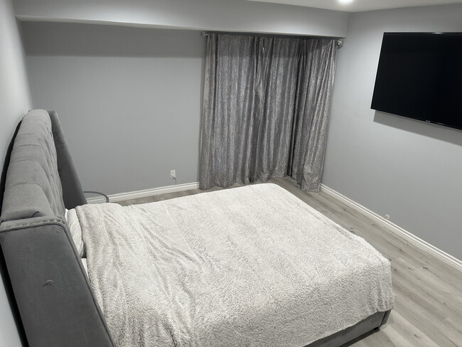 property at 4807 Woodley Ave