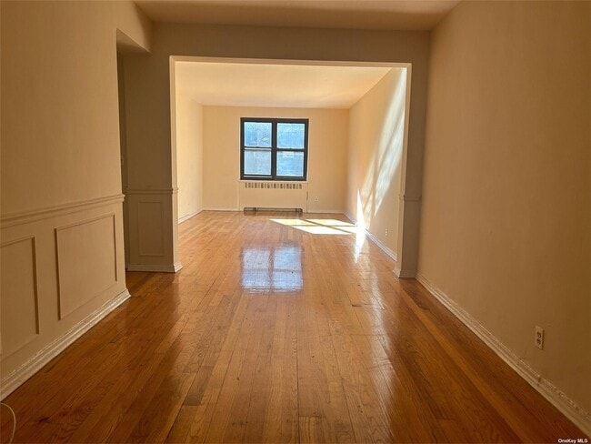 12 Welwyn Rd in Great Neck Plaza, NY - Building Photo - Building Photo