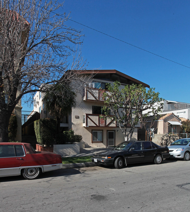 241 W Tujunga Ave in Burbank, CA - Building Photo