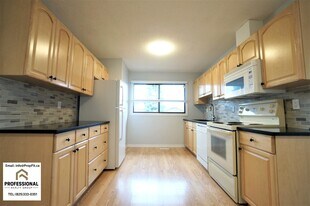 17124 101 St NW in Edmonton, AB - Building Photo