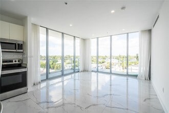 8425 Crespi Blvd in Miami Beach, FL - Building Photo - Building Photo