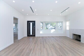 1345 Winchester Ave in Glendale, CA - Foto de edificio - Building Photo
