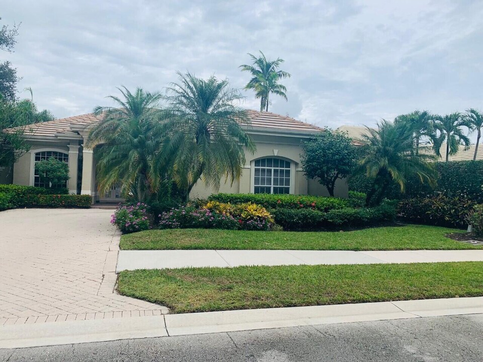 123 Chasewood Cir in Palm Beach Gardens, FL - Building Photo