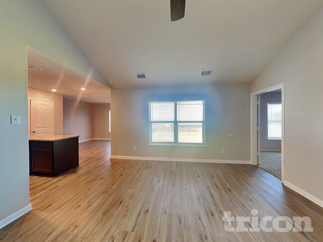 108 Saloon Cv E, Unit 104 in Newark, TX - Building Photo - Building Photo